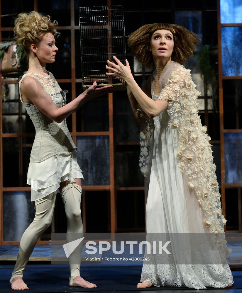 The Dog in the Manger play run-through at Moscow Satire Theater