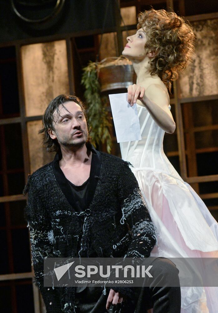 The Dog in the Manger play run-through at Moscow Satire Theater