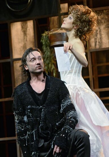 The Dog in the Manger play run-through at Moscow Satire Theater