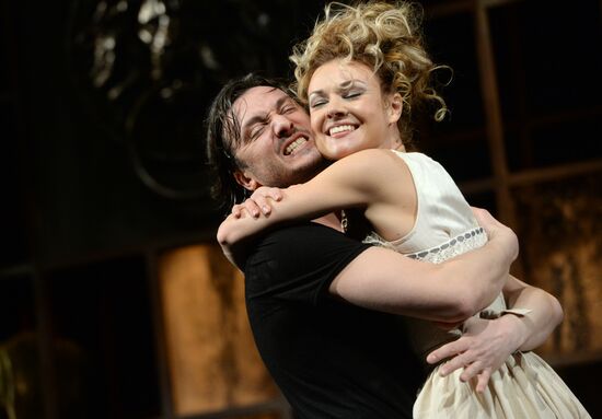 The Dog in the Manger play run-through at Moscow Satire Theater