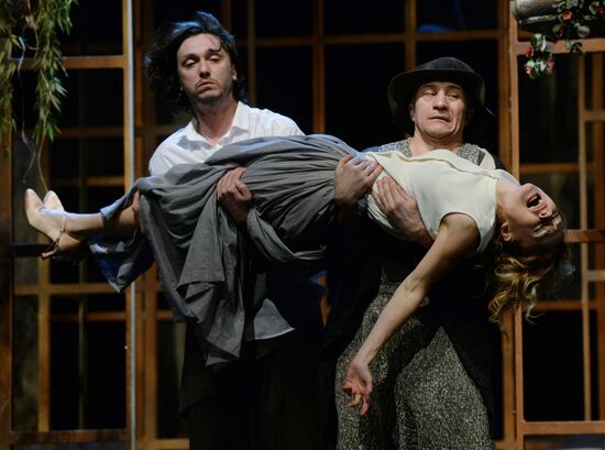 The Dog in the Manger play run-through at Moscow Satire Theater