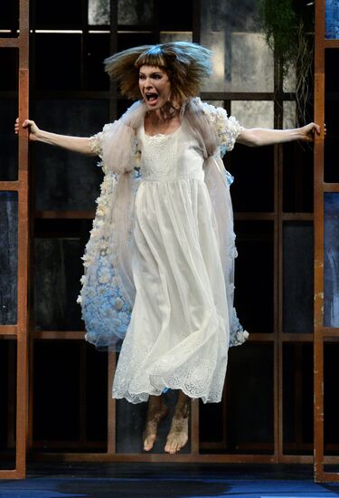 The Dog in the Manger play run-through at Moscow Satire Theater