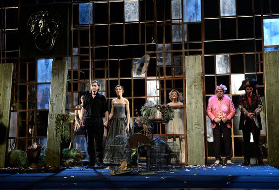 The Dog in the Manger play run-through at Moscow Satire Theater