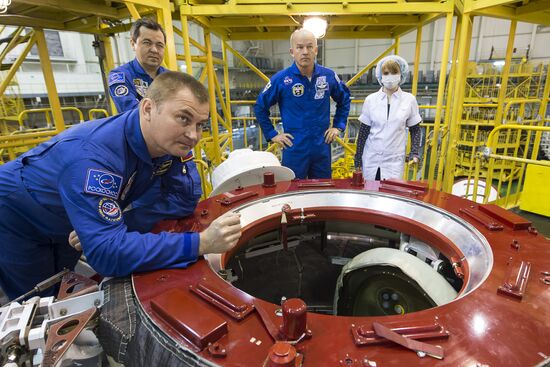 Closing stage in preparation of ISS 47/48 prime and backup crews