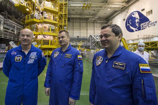 Closing stage in preparation of ISS 47/48 prime and backup crews