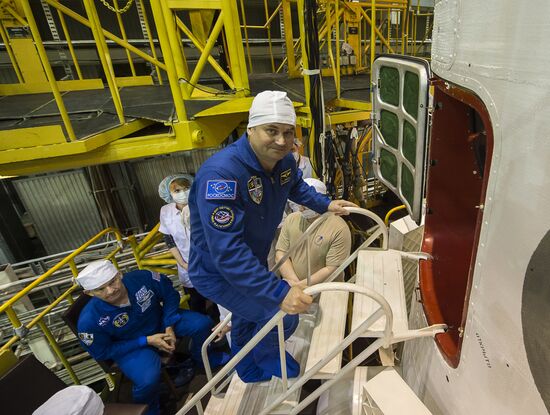 Closing stage in preparation of ISS 47/48 prime and backup crews