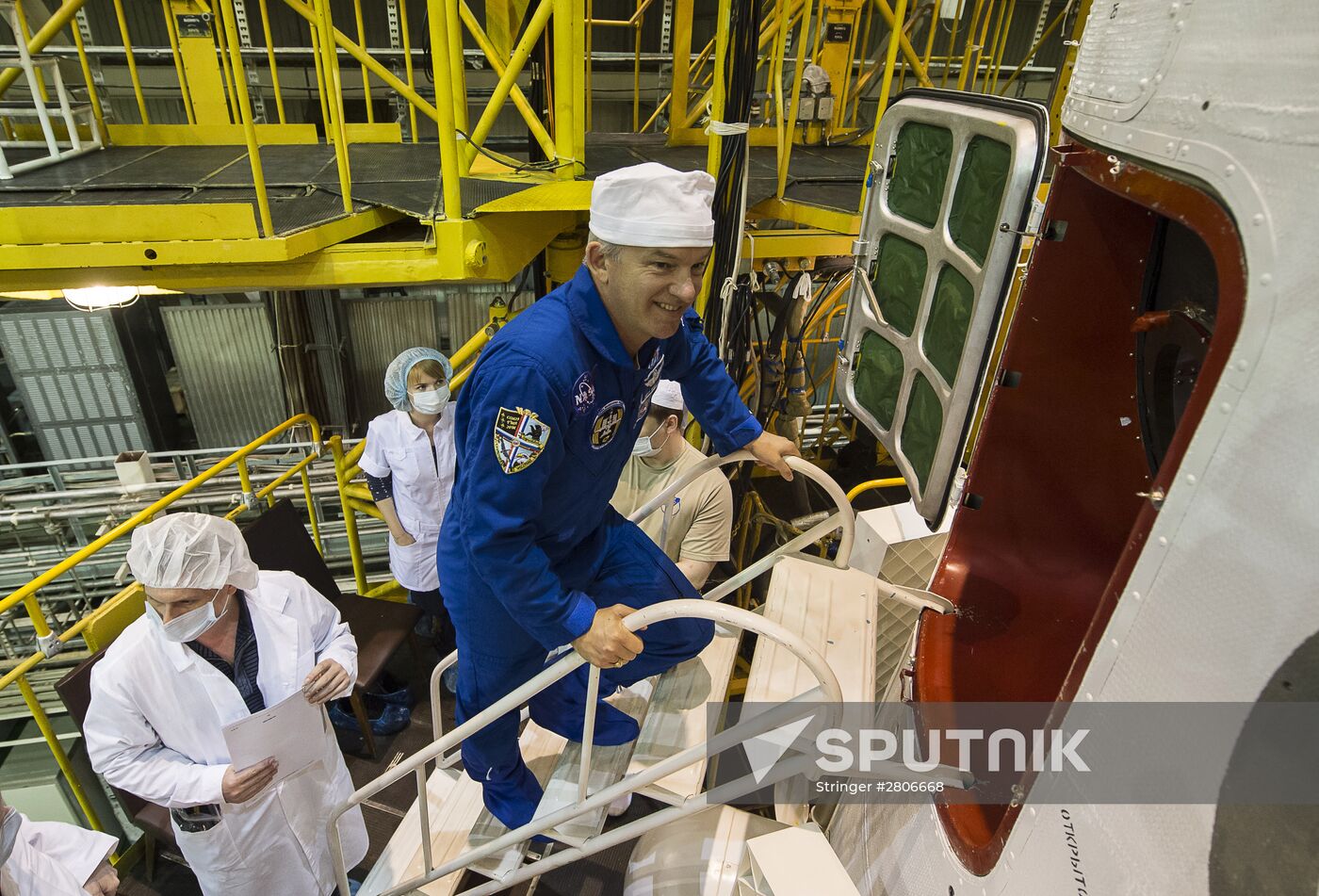 Closing stage in preparation of ISS 47/48 prime and backup crews