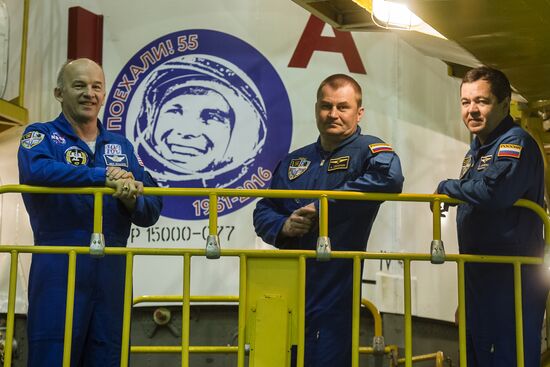 Closing stage in preparation of ISS 47/48 prime and backup crews