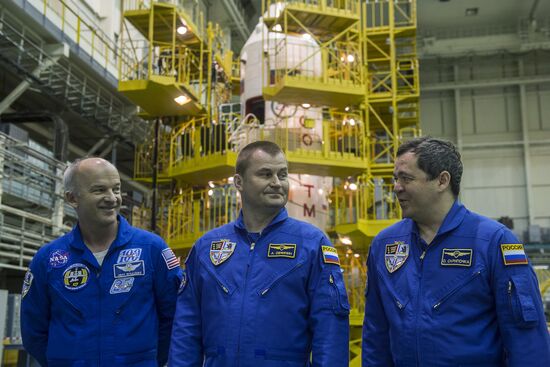 Closing stage in preparation of ISS 47/48 prime and backup crews