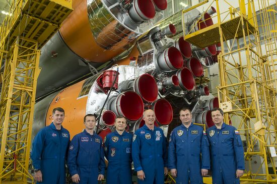 Closing stage in preparation of ISS 47/48 prime and backup crews