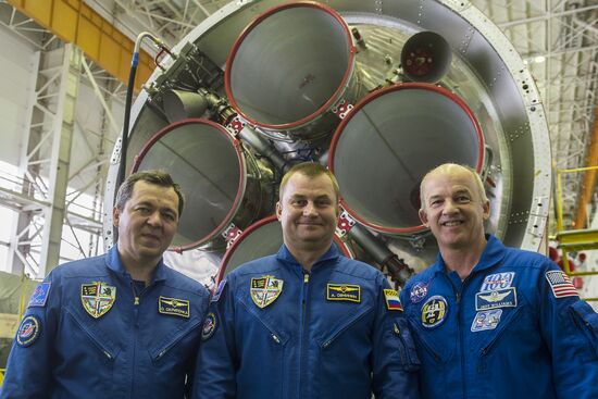 Closing stage in preparation of ISS 47/48 prime and backup crews