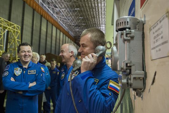 Closing stage in preparation of ISS 47/48 prime and backup crews