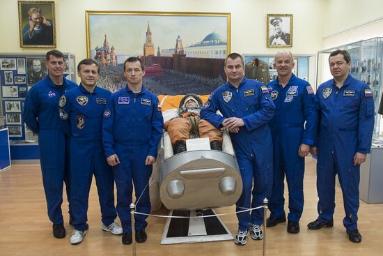 Closing stage in preparation of ISS 47/48 prime and backup crews