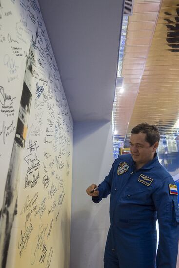 Closing stage in preparation of ISS 47/48 prime and backup crews