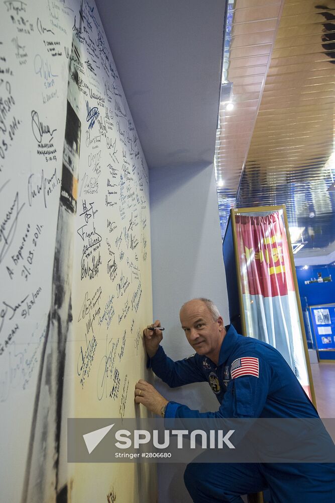 Closing stage in preparation of ISS 47/48 prime and backup crews