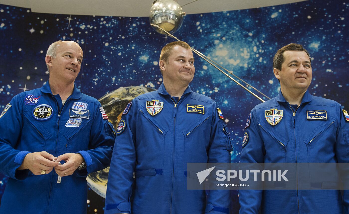 Closing stage in preparation of ISS 47/48 prime and backup crews