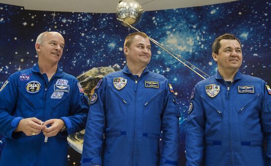Closing stage in preparation of ISS 47/48 prime and backup crews