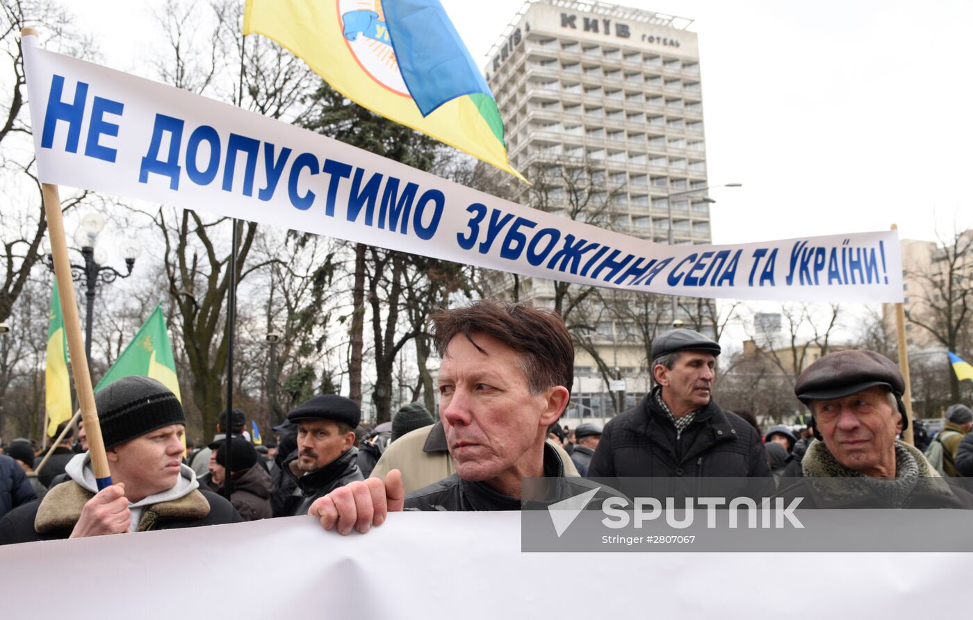 Ukrainian landowners stage protest outside Verkhovna Rada in Kiev