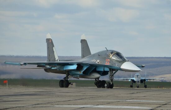 First group of Russian Su-34 bomber jets from Syria landed in Russia's Voronezh