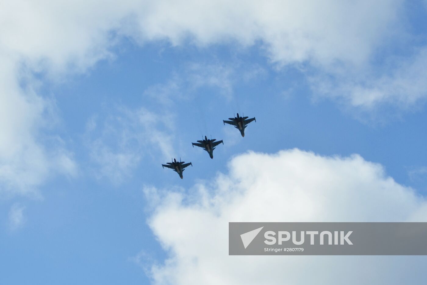 First group of Russian Su-34 bomber jets from Syria landed in Russia's Voronezh