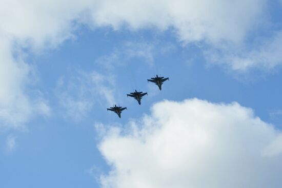 First group of Russian Su-34 bomber jets from Syria landed in Russia's Voronezh