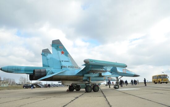First group of Russian Su-34 bomber jets from Syria landed in Russia's Voronezh
