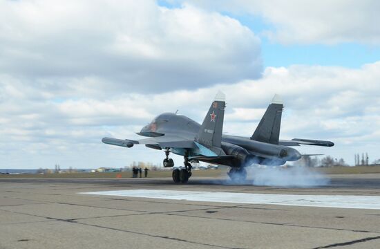 First group of Russian Su-34 bomber jets from Syria landed in Russia's Voronezh