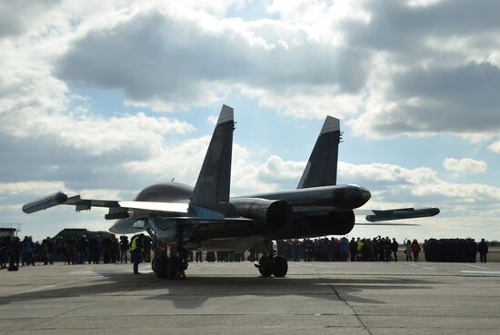 First group of Russian Su-34 bomber jets from Syria landed in Russia's Voronezh