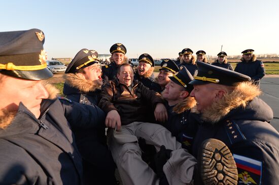 Crews of Russian aircraft welcomed home in Primorye-Akhtarsk from Khmeimim Air Base