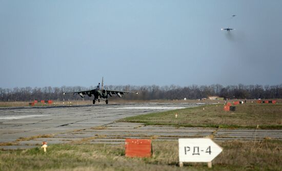 Crews of Russian aircraft welcomed home in Primorye-Akhtarsk from Khmeimim Air Base