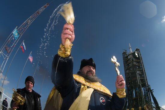 Soyuz-FG rocket with Soyuz TMA-20M spacecraft consecrated before launch at Baikonur