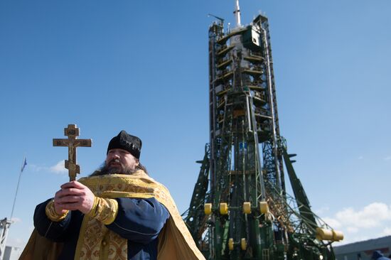 Soyuz-FG rocket with Soyuz TMA-20M spacecraft consecrated before launch at Baikonur