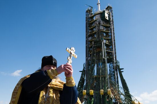 Soyuz-FG rocket with Soyuz TMA-20M spacecraft consecrated before launch at Baikonur