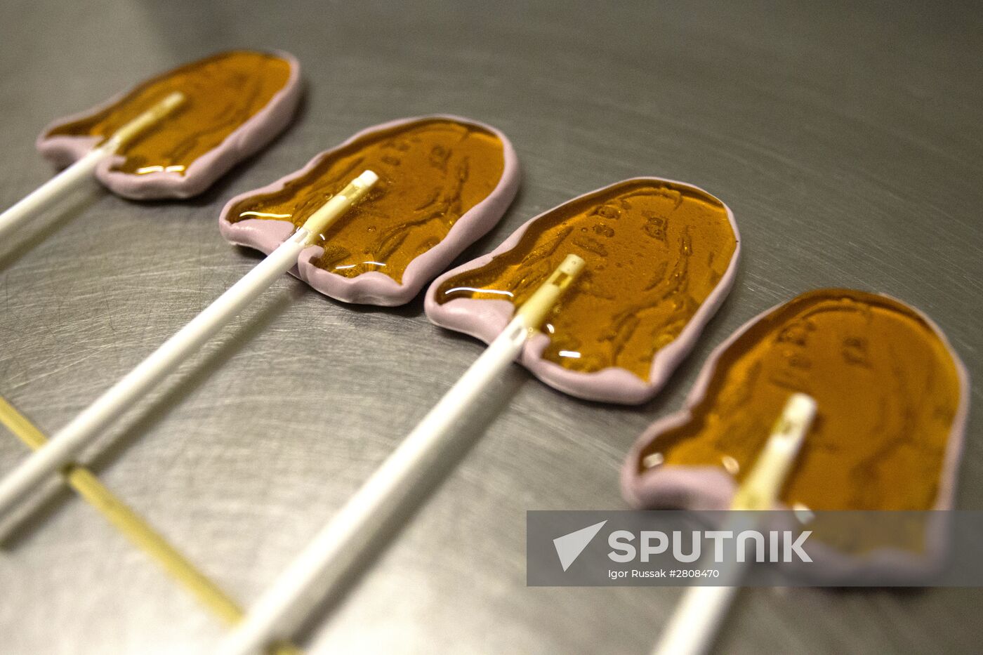 St Petersburg confectioners manufacture lollipops to support Maria Sharapova