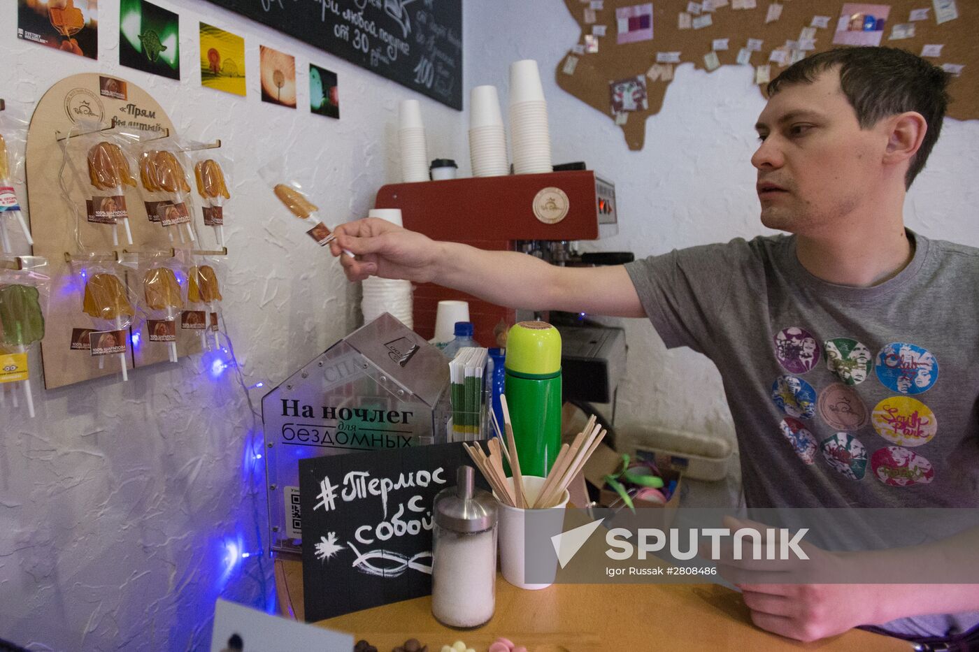 St Petersburg confectioners manufacture lollipops to support Maria Sharapova