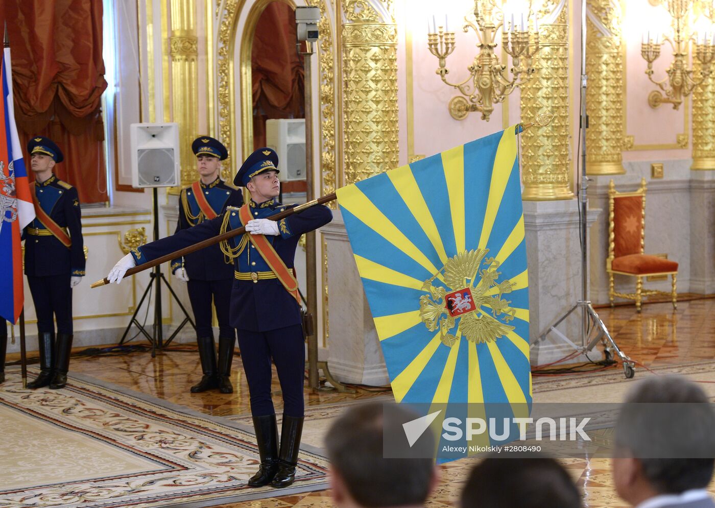 Banner of Russian Aerospace Forces presented in Kremlin