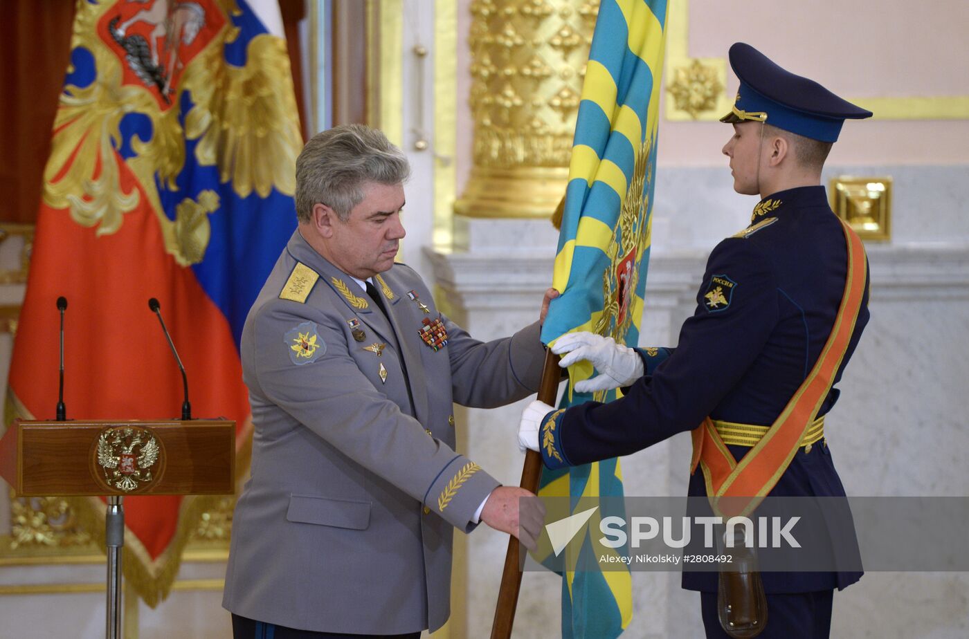 Banner of Russian Aerospace Forces presented in Kremlin
