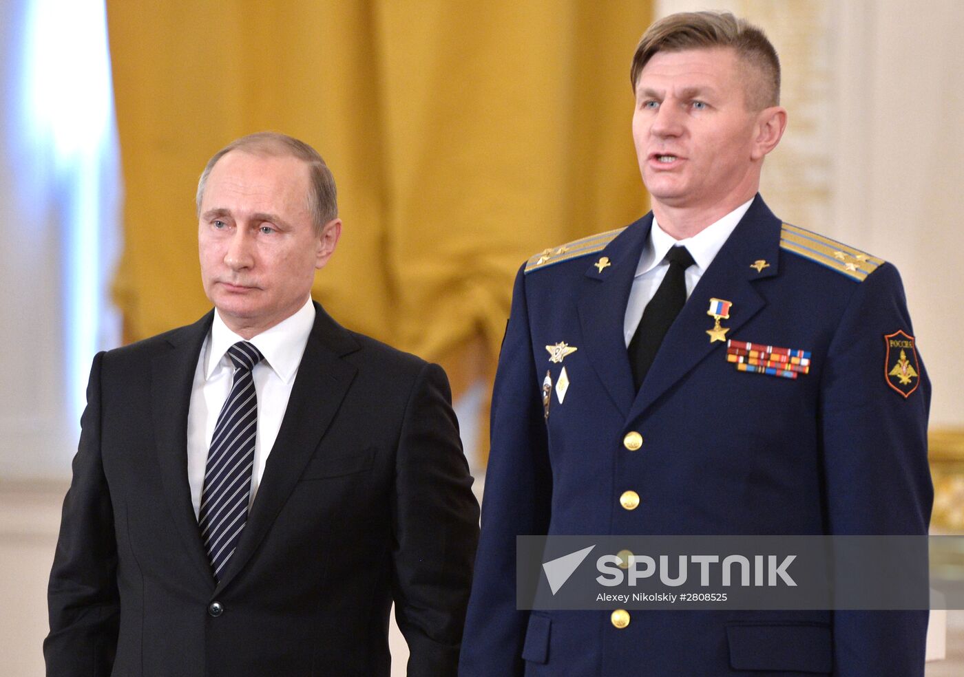 President Vladimir Putin presents state awards to officers who took part in counter-terrorism operation in Syria
