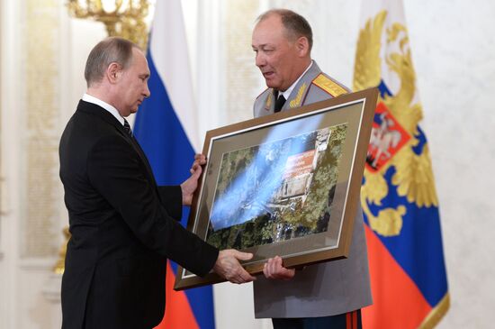 President Vladimir Putin presents state awards to officers who took part in counter-terrorism operation in Syria