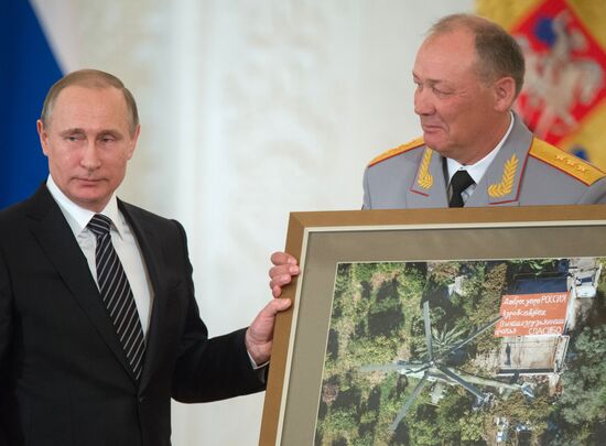 President Vladimir Putin presents state awards to officers who took part in counter-terrorism operation in Syria