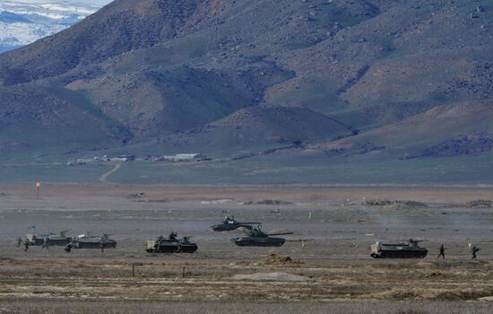 Southern Military District troops hold drill in Dagestan