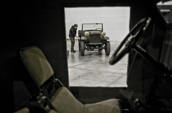 Preparations for unveiling War Motors historical military equipment expo