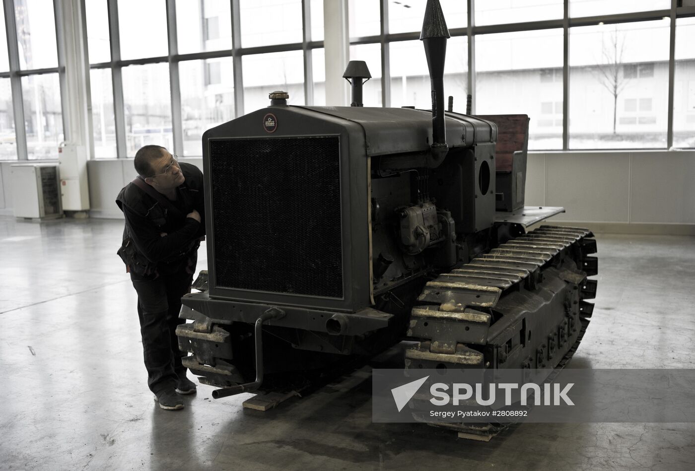 Preparations for opening of Engines of War exhibition of historical military vehicles