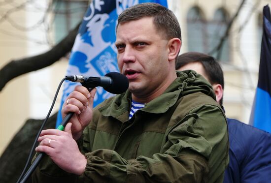 Rally in Donetsk dedicated to Crimea reuniting with Russia