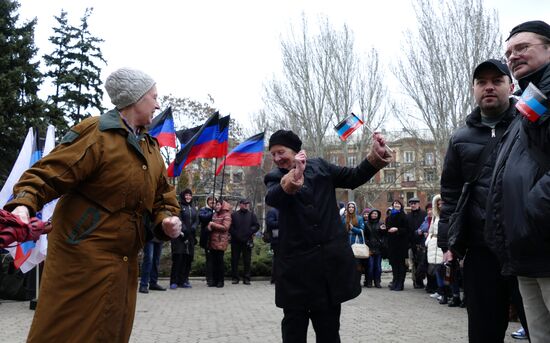 Rally in Donetsk dedicated to Crimea reuniting with Russia