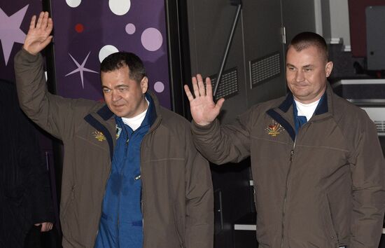 Members of ISS expedition 47/48 main crew before flight
