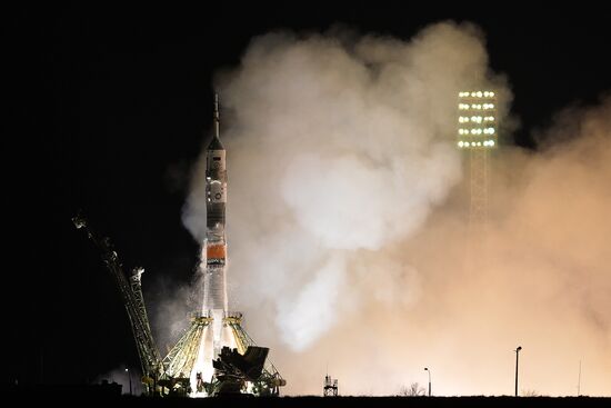 Soyuz-FG carrying Soyuz TMA-20M spacecraft launches from Baikonur Space Center
