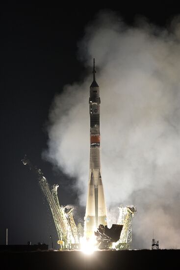 Soyuz-FG carrying Soyuz TMA-20M spacecraft launches from Baikonur Space Center