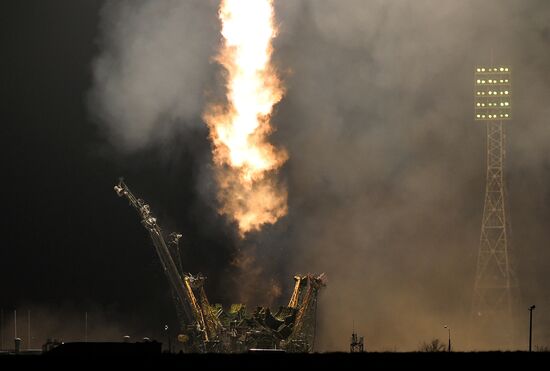Soyuz-FG carrying Soyuz TMA-20M spacecraft launches from Baikonur Space Center