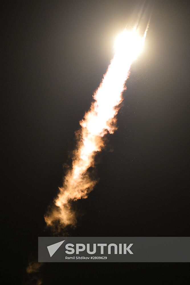 Soyuz-FG carrying Soyuz TMA-20M spacecraft launches from Baikonur Space Center